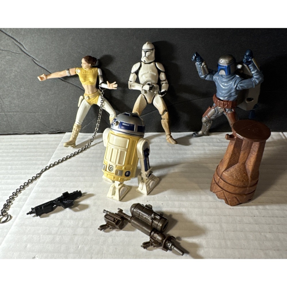 VTG Lot Of 7 Hasbro 2001 LFL 4 Action Figures  and 3 Pieces.